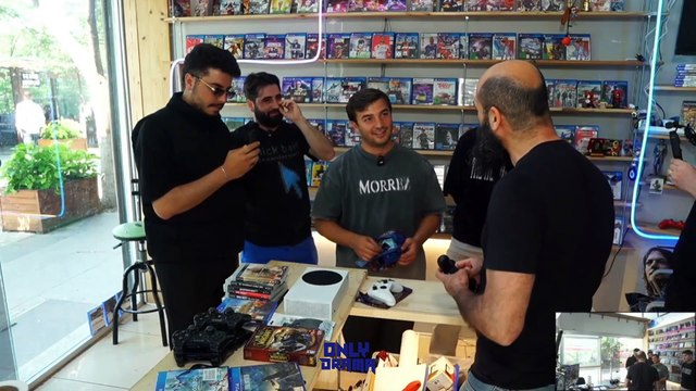 Kafalar ekibi; Atakan Özyurt, Bilal Hancı ve Fatih Yasin, Konsol Oyun'u video çekerken ziyaret etti.