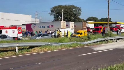 Acidente deixa 10 vítimas, sendo um morto e três em estado grave na PR-323