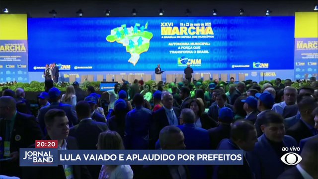 Lula ouve aplausos e vaias em evento com prefeitos