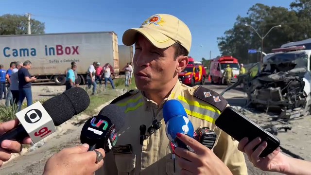 Acidente deixa 10 vítimas, sendo um morto e três em estado grave na PR-323, em Umuarama