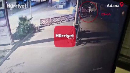 Eski eşini, sokak ortasında ayağından vurdu: Olay anı kamerada