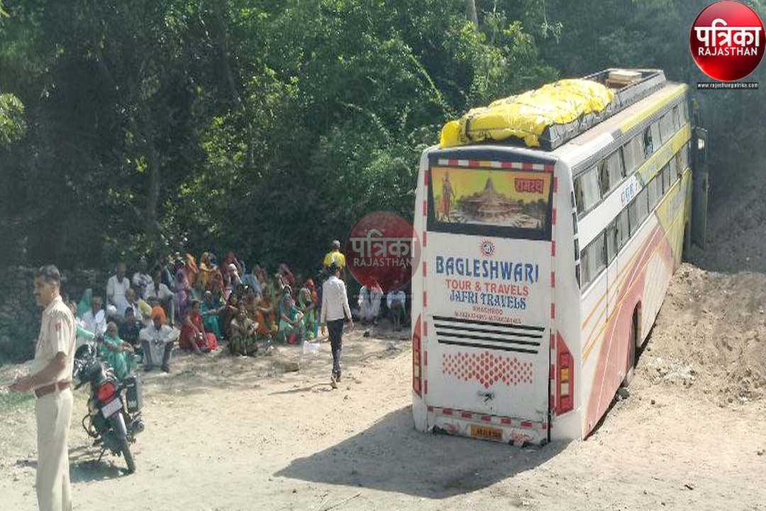 ब्रेकफेल होने से हादसा : यात्रियों से भरी बस चट्टान से टकराई, मची चीख-पुकार, बस में सवार थे 50 से अधिक लोग