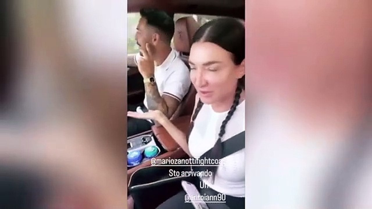 Elisabetta Franchi investe un ciclista e lo racconta su Instagram: «Non l'ho visto»
