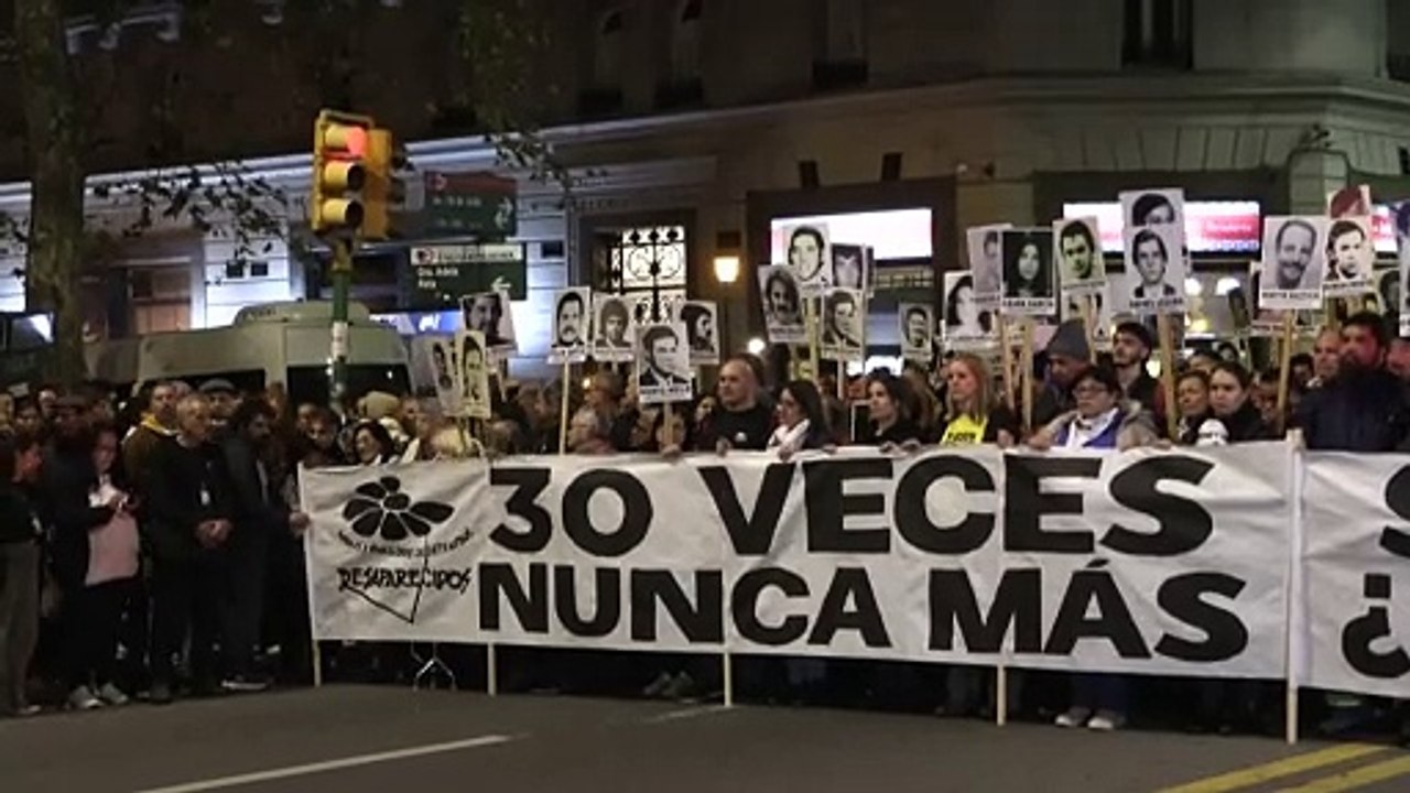 Masiva Marcha del Silencio cumple 30 años en Uruguay reclamando dónde están los desaparecidos