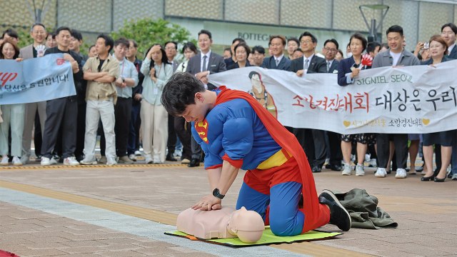 [기업] '화재진압·심폐소생술 경연' 롯데월드타워 소방경진대회 개최 / YTN