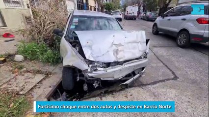 Fortísimo choque entre dos autos y despiste en Barrio Norte