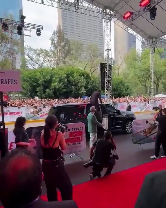 Tom Cruise llega a México para presentar Misión imposible