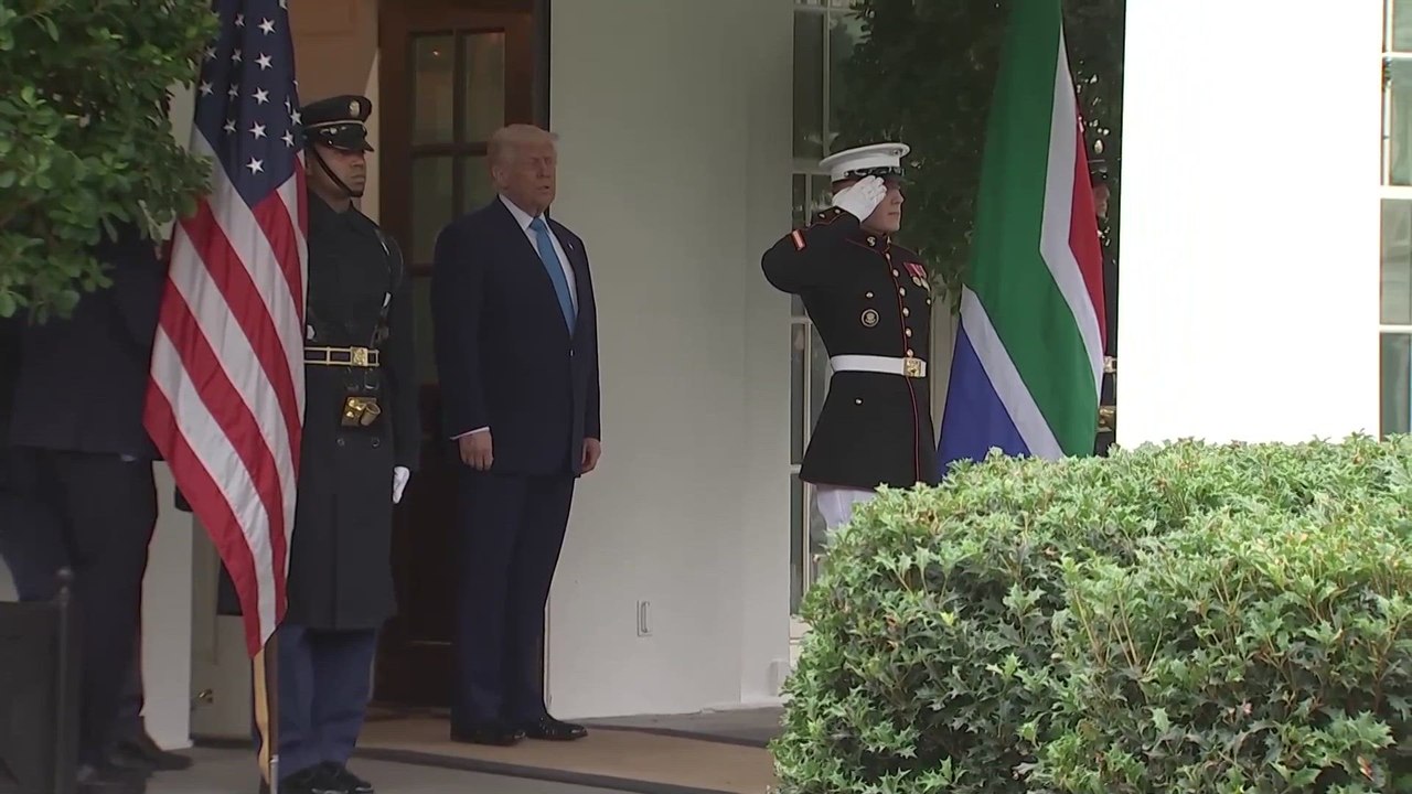 VIRAL QUESTION TO TRUMP SHOCKS: JOURNALIST ASKS ABOUT THE PAPA LEÓN'S BROTHER!