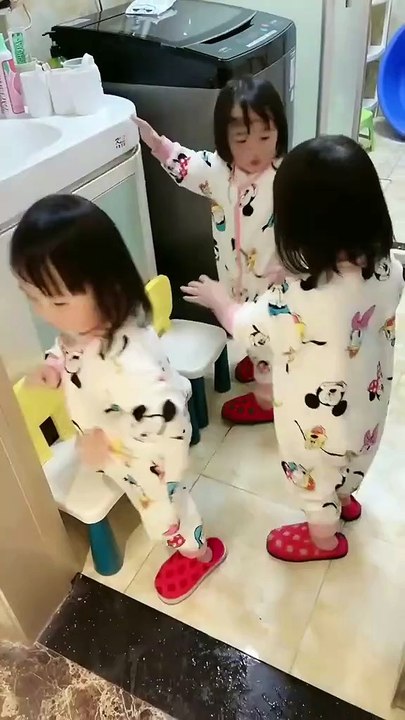 Siblings new viral funny video 📸 siblings fun 🤣😊 cutesy baby's new funny video 😂📸#shorts #shortvideo #viralshorts #viralvideo #comedy #funny #funnyvideo #siblings #kid #love #care
