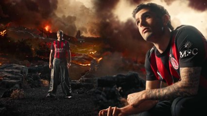 Santi Giménez presume el nuevo uniforme del AC Milan