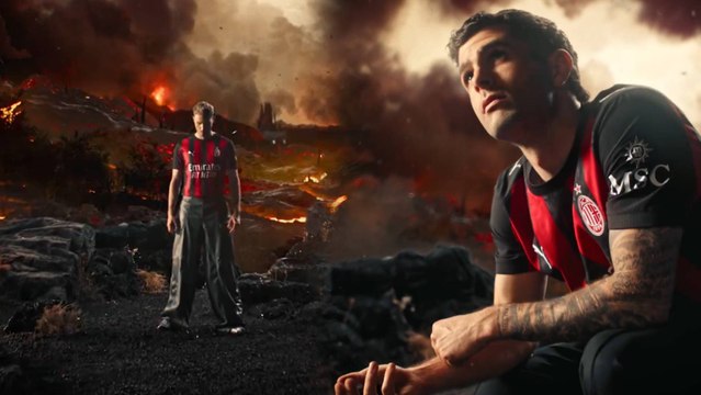 Santi Giménez presume el nuevo uniforme del AC Milan