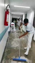 Chuva mobiliza funcionários do HGE em 'aguaceiro' no corredor do hospital