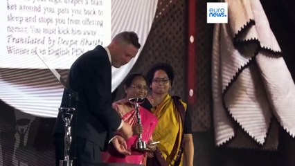 La escritora india Banu Mushtaq hace historia al ganar el premio Booker