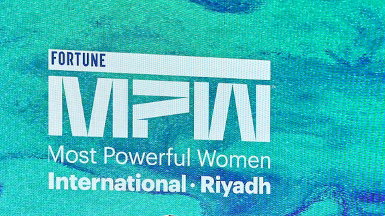 How many hours execs work per week