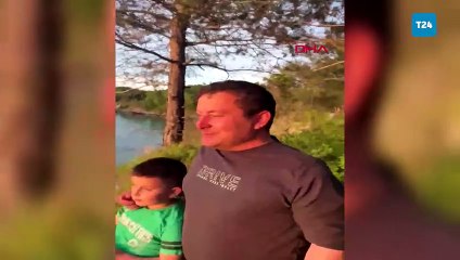 Yavru bozayı sahile indi, vatandaşlar izlemeye gitti