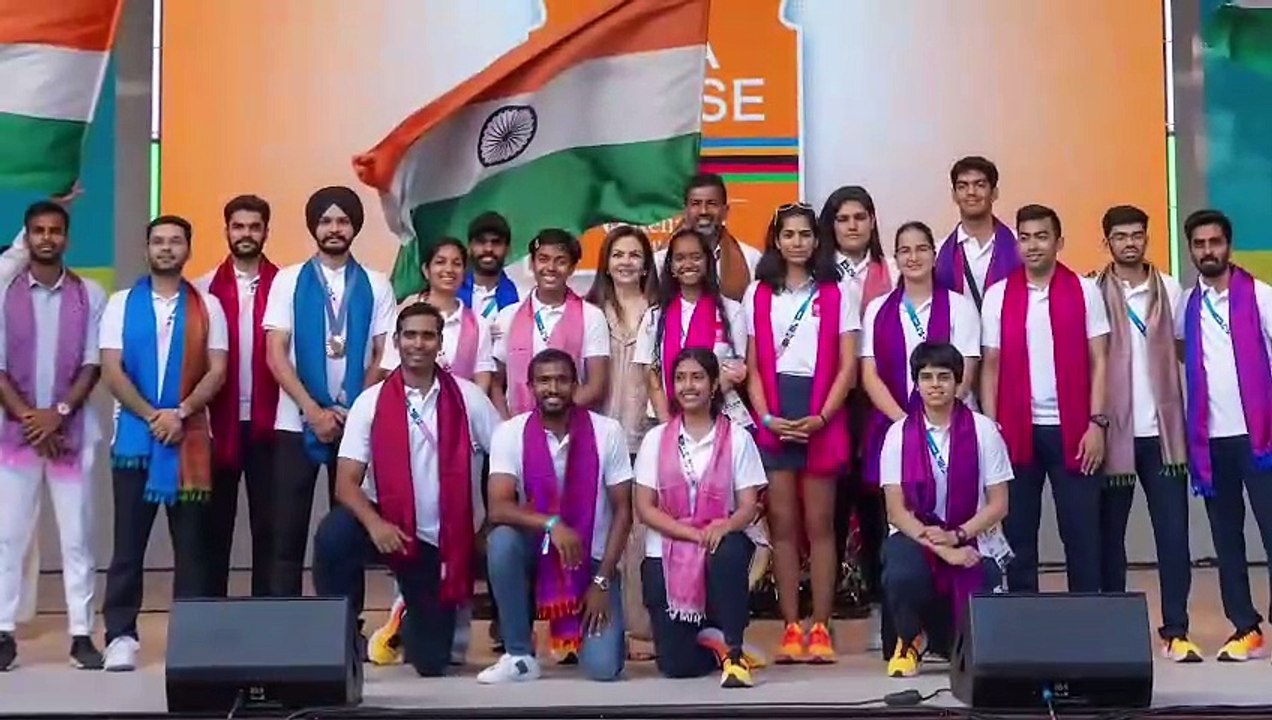 आपदा के समय मदद का हाथ बढ़ाना हो या स्कूलों का निर्माण या फिर #RelianceFoundation के जरिये बच्चों की शिक्षा और sports में मदद करनी हो अंबानी परिवार ने हमेशा समाज के प्रति अपनी जिम्मेदारी समझकर उसे बखूबी निभाया है. #NitaMukeshAmbani #HumanityFirst #TIME100