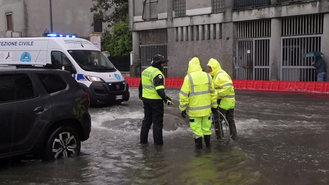 Forti piogge e allagamenti a Milano. Sott'acqua via Elio Vittorini, nel quartiere Ponte Lambro