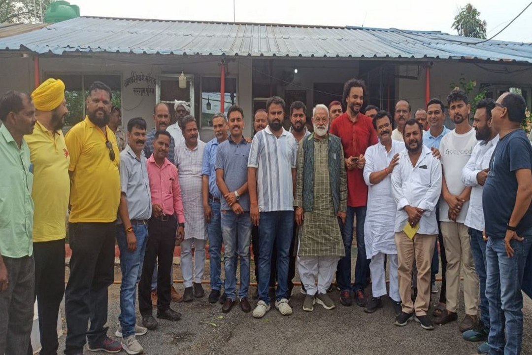 CM के खिलाफ नारेबाजी, पुलिस ने जिलाध्यक्ष, पूर्व महापौर समेत 2 दर्जन कांग्रेसी कार्यकर्ताओं को किया गिरफ्तार