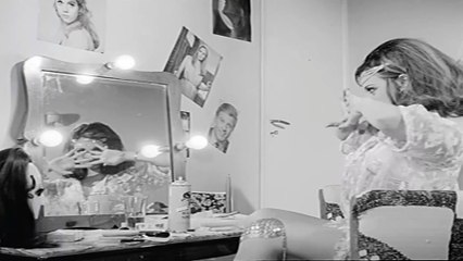 مديحة كامل و نبيلة عبيد فى الفيلم الممنوع  النادر جداً المثير الممتع (  نساء و ابطال )