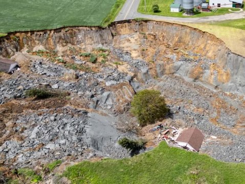 Gewaltiger Erdrutsch: Wohnhaus vom Erdboden verschluckt