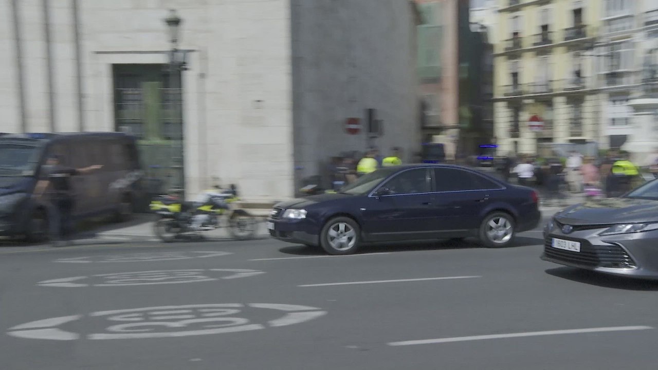 Pedro Sánchez se reúne en Valencia con asociaciones de víctimas de la DANA tras su visita a Bruselas        4o