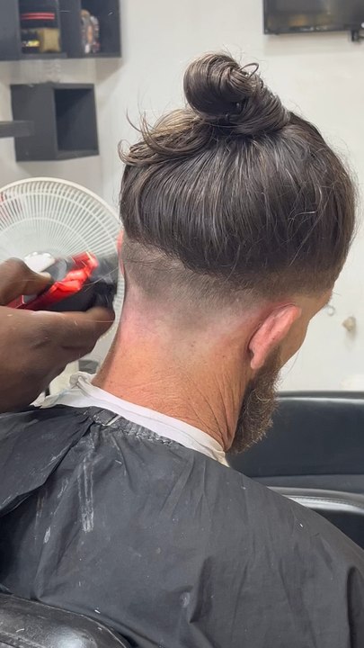 Prendre du temps pour soi, c’est aussi ça le bonheur. 💆🏾‍♂️✨