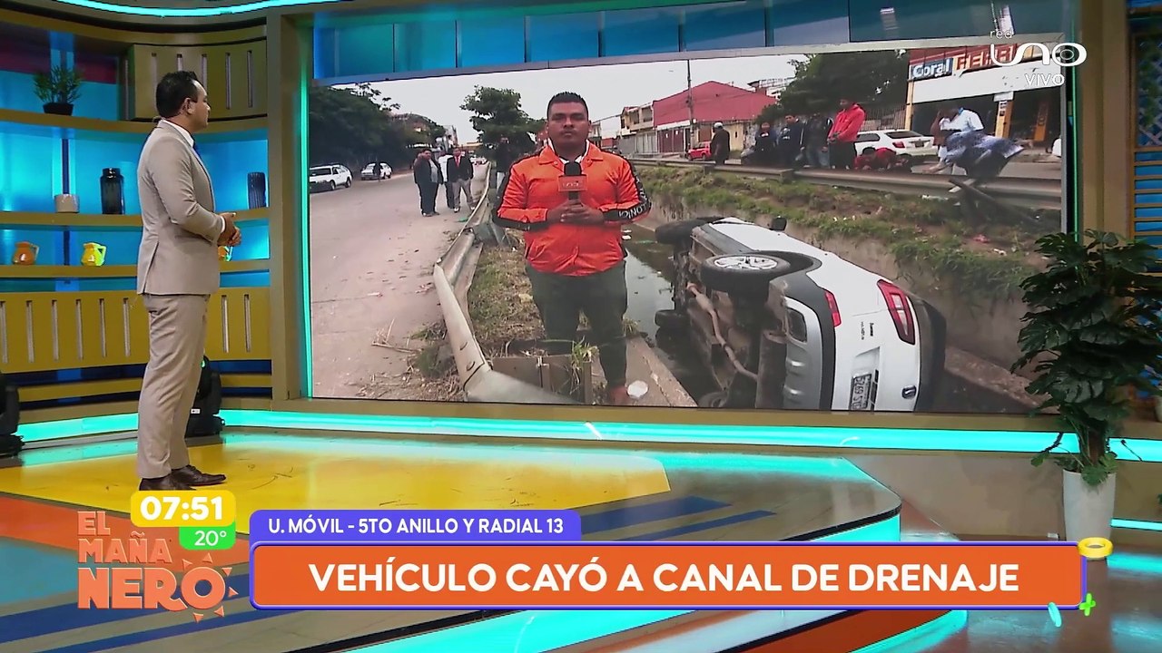 SCZ: VEHICULO CAE A CANAL DE DRENAJE