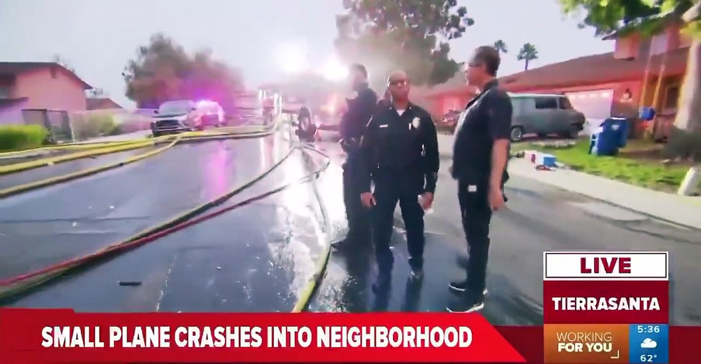 Californie: Un petit avion s'écrase dans une zone résidentielle et militaire de San Diego - Une quinzaine de maisons ont pris feu