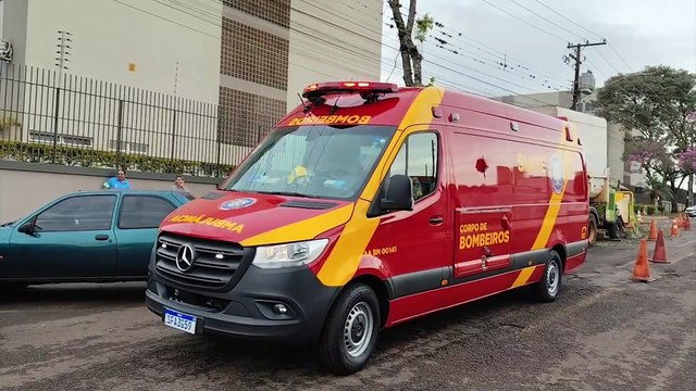 Trabalhador fica ferido ao cair de caminhão na Rua Maringá