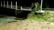 VÍDEO: Maré alta derruba cabeceira e causa estragos em ponte de Jaguaruna