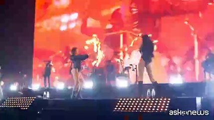 Irama mostra la sua forza travolgente dal vivo a Milano