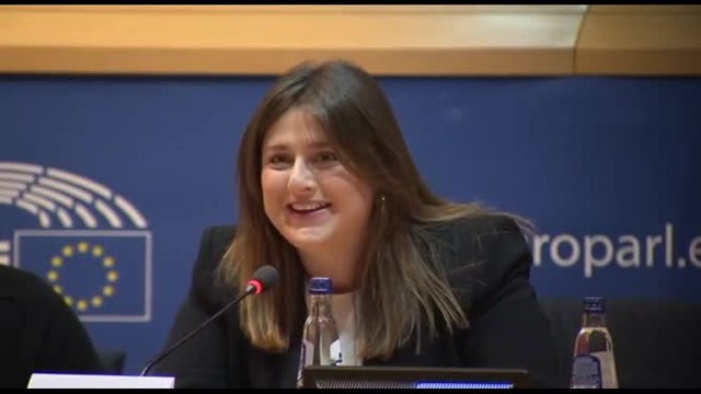 Michela Giraud in Ue: Ho visto Rackete e urlato ciao a Mattarella
