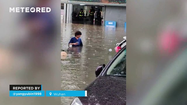A powerful storm caused significant damage in Wuhan, China! In just 12 hours, the rainfall reached 220 mm