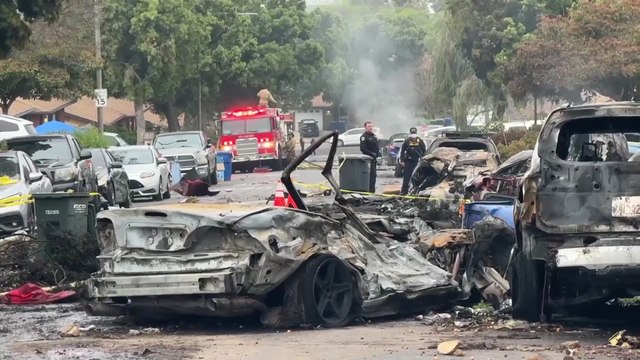 Civilian aircraft crashes in a neighbourhood in san Diego