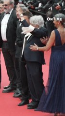 Pierre Richard en folie sur le tapis rouge