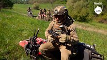 Ukraine stellt erste Sturmkompanie mit Motorrädern für schnellen Vormarsch im offenen Gelände auf
