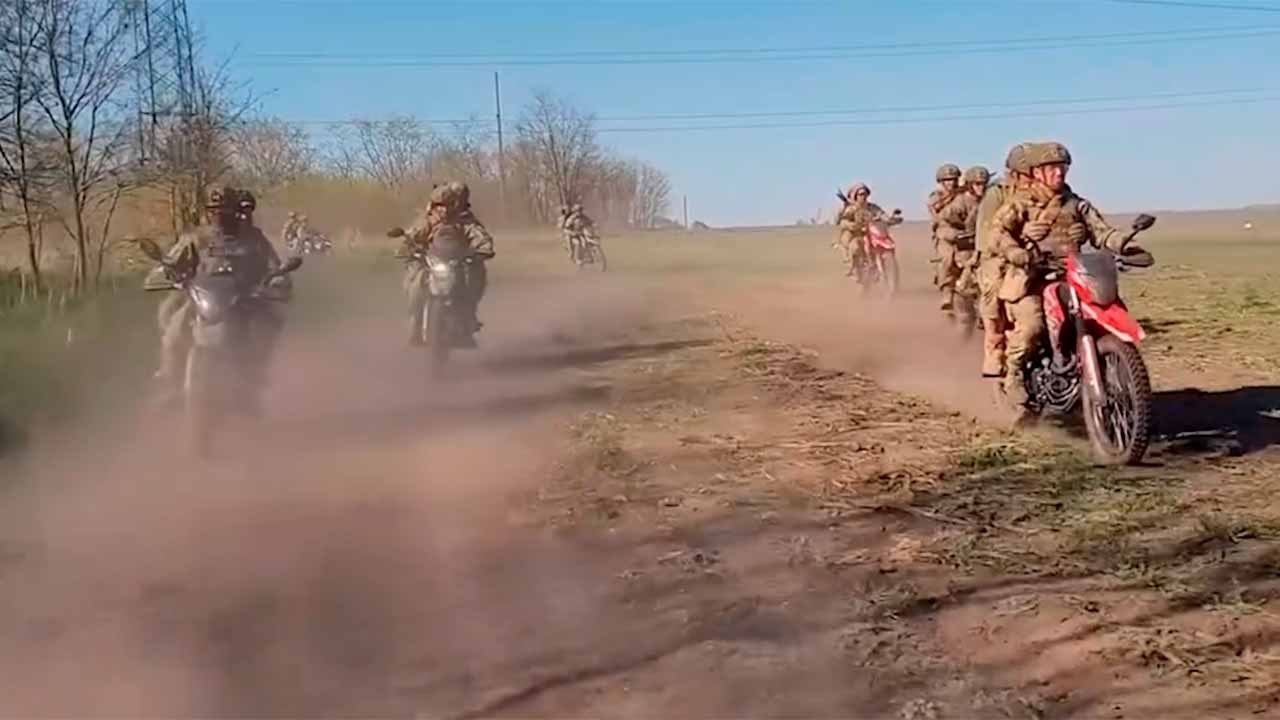 L'Ucraina forma la prima compagnia d'assalto con motociclette per avanzare rapidamente in terreni aperti