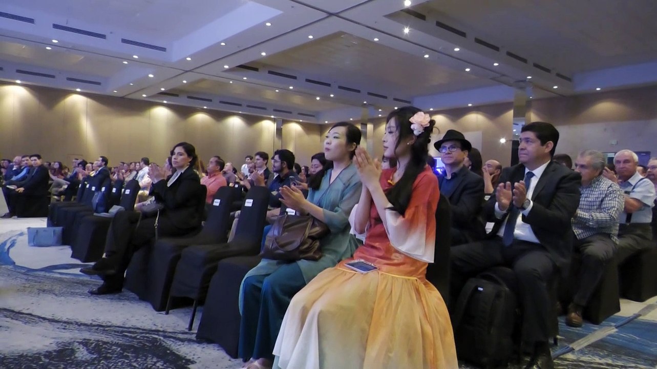 Tecnología facilita aprendizaje de idiomas; China ofrece 3 mil 500 becas