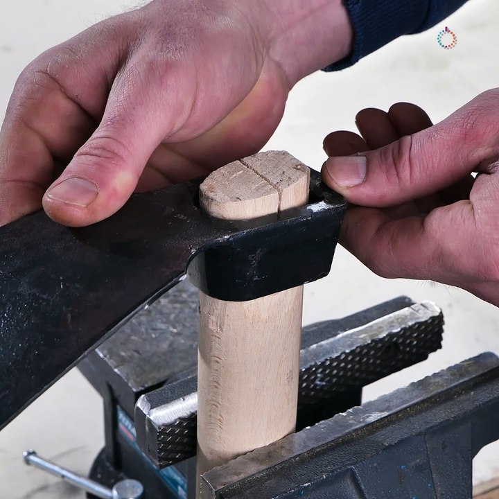 How to fix a hammer head