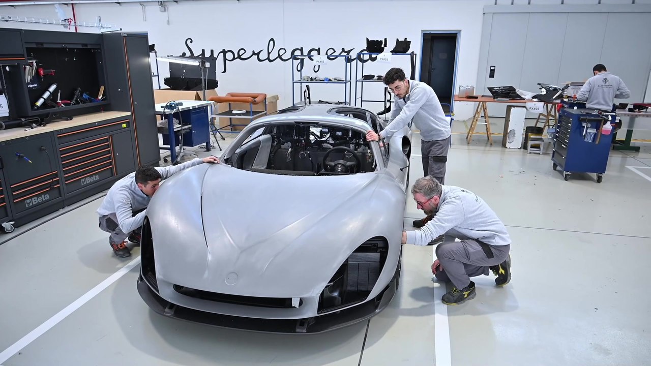 Alfa Romeo 33 Stradale - Touring Superleggera workshop