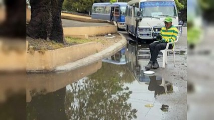 El parque de autobuses de Los Cangrejos se anegada cuando llueve