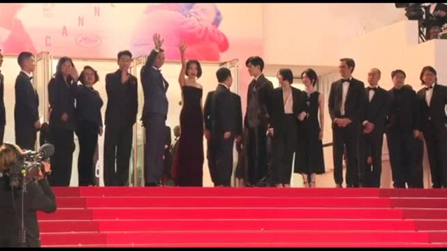 Festival di Cannes: il cast di Resurrection sfila sul red carpet