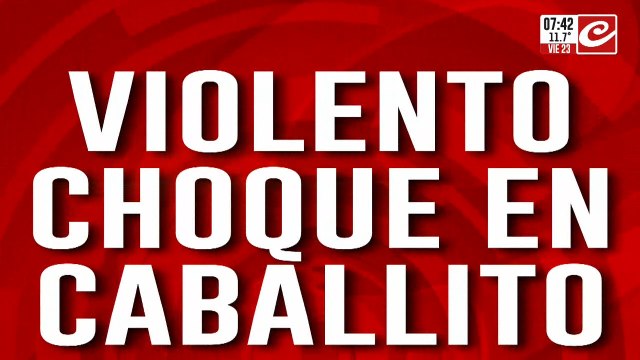 Violento choque y vuelco en Caballito: hay una mujer gravemente herida