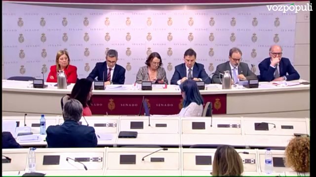 Senadora de Vox acorrala a Bolaños