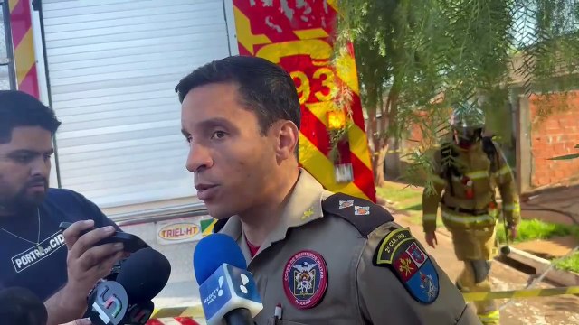 Curto-circuito provoca incêndio em banheiro de casa geminada, em Umuarama -