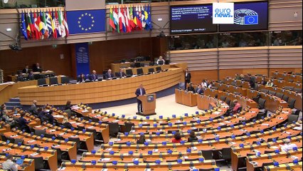 Ευρωβουλευτές από πολλά κόμματα καλούν την Επιτροπή να αποκόψει την Ουγγαρία από τα κονδύλια της ΕΕ