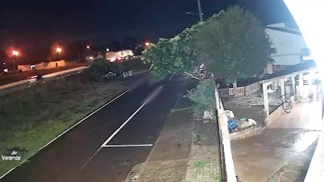 Imagens mostram menino correndo desesperado pedindo ajuda após possível assédio