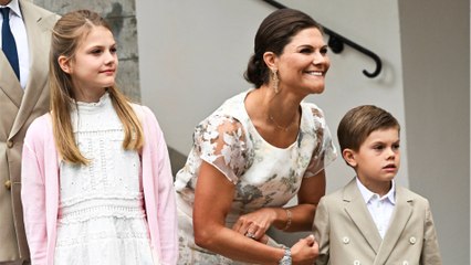 GALA VIDEO - Oscar de Suède, 9 ans déjà : le petit prince trop craquant sur une nouvelle série de clichés !