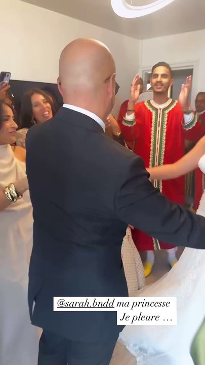 Vitaa et sa fille Noah au mariage de Sarah, la fille de l'époux de la chanteuse, Hicham. Instagram.