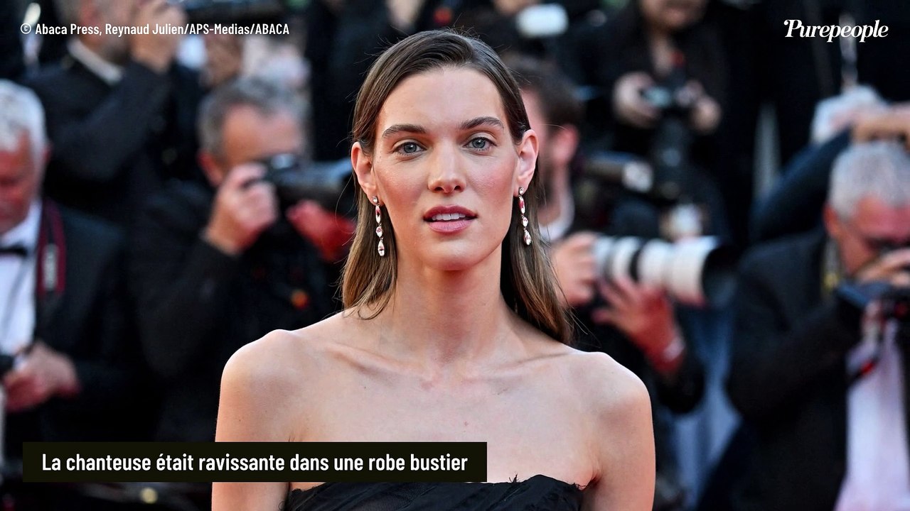 Le Festival de Cannes, c'est presque fini ! Carole Bouquet et Charlotte Cardin rivalisent d'élégance sur le tapis rouge
